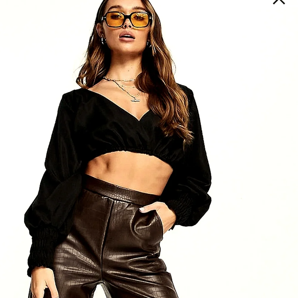 Black crop top...New with out tag black balloon sleeve crop top